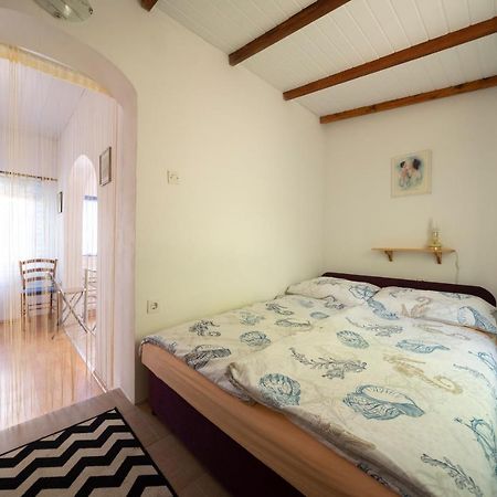Studio Apartman Ema 2 Gornji Karin Εξωτερικό φωτογραφία