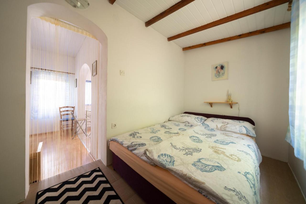Studio Apartman Ema 2 Gornji Karin Εξωτερικό φωτογραφία