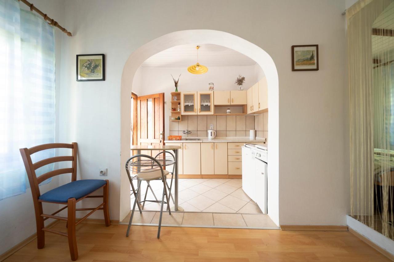 Studio Apartman Ema 2 Gornji Karin Εξωτερικό φωτογραφία