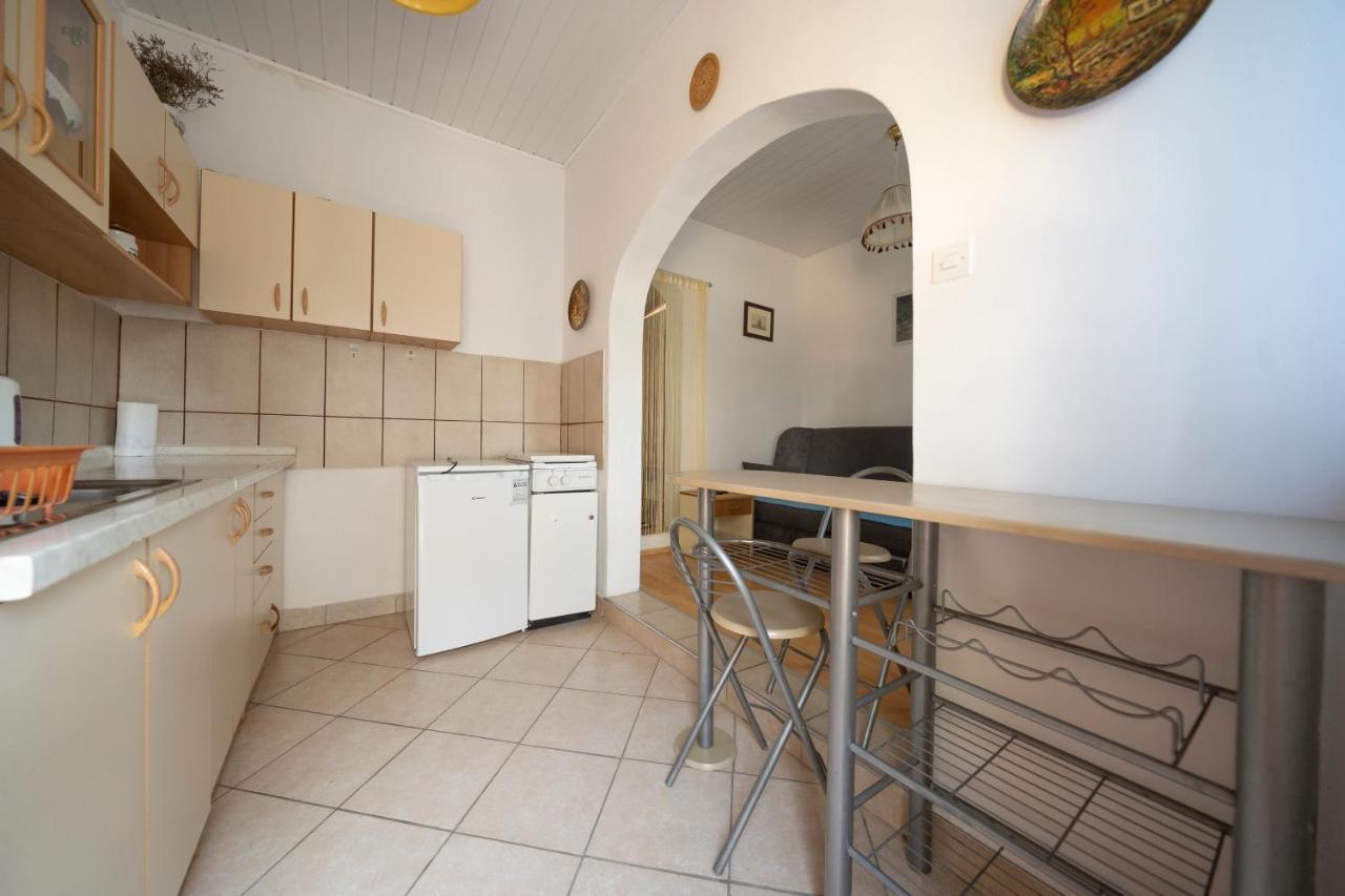 Studio Apartman Ema 2 Gornji Karin Εξωτερικό φωτογραφία